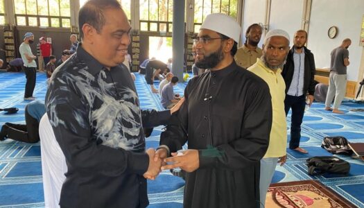 Waketum DMI Komjen Pol (Purn) Dr. H. Syafruddin Kambo Kunjungi Islamic Cultural Center di Inggris
