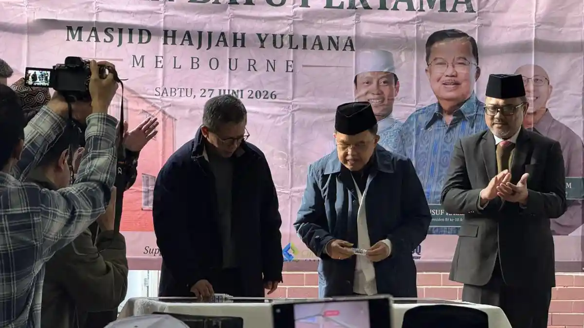 Ketua-DMI-Jusuf-Kalla-meletakkan-batu-pertama-Masjid-Hajjah-Yuliana-di-Melbourne
